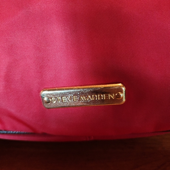 Steve Madden Quilted Purse With Adjustable Strap - Picture 8 of 9